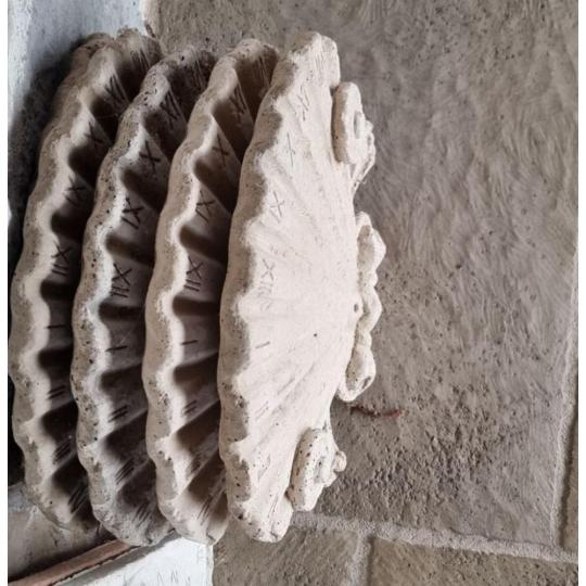 lasturovy tvar mediteranny rustikalny slnecne hodiny vintage vonkajsia dom dekoracia na stenu mrazuvzdornekvrs okolia balaton beton dekor kryci prvok taliansky toskansky vzhlad.jpg